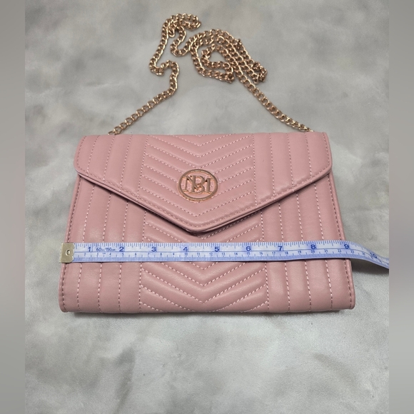 Badgley Mischka Studio Trendy Pale Pink Quilted Rose Gold Color Chain Bag - Picture 6 of 9